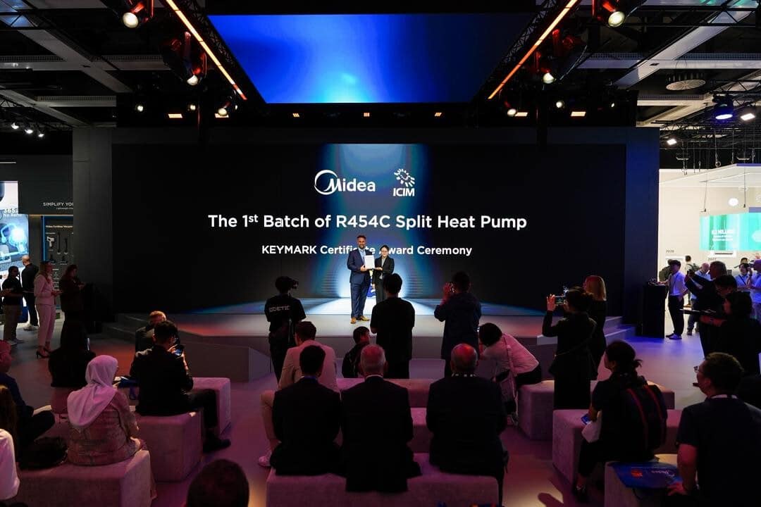 Preisverleihung am Midea Stand auf der IFA 2026